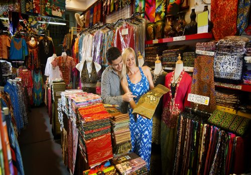 Central Market is a award-winning bazaar which offers a wide variety of products created by local artists and craftmen. Hunt for Malay, Chinese or Indian-inspired souvenirs or find great buys that reflect the customs and traditions of the various ethnic groups in Malaysia Borneo