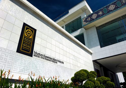 This museum showcases the beauty of Islamic arts in Malaysia and around the world. Highlights include Islamic architecture and replicas of famous buildings such as the Taj Mamal in India, Masjid Al- Haram and the Amir Timur Mausoleum in Uzbekistan