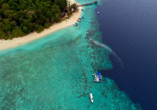 SIPADAN ISLAND  BEACH, SABAH *** Local Caption *** SIPADAN ISLAND  BEACH, SABAH