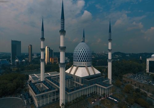 Sultan Salahuddin Abdul Aziz Mosque. It is the country's largest mosque and also the second largest mosque in Southeast Asia after Istiqlal Mosque in Jakarta, Indonesia.