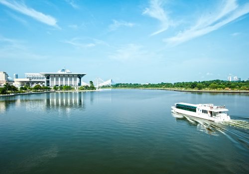 Tuanku Mizan Zainal Abidin Mosque lake view